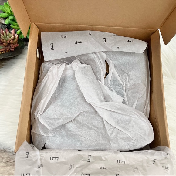 NIB Crevo Alicia Suede Lug Sole Chelsea Boot Bootie Tan 9M - Picture 13 of 13